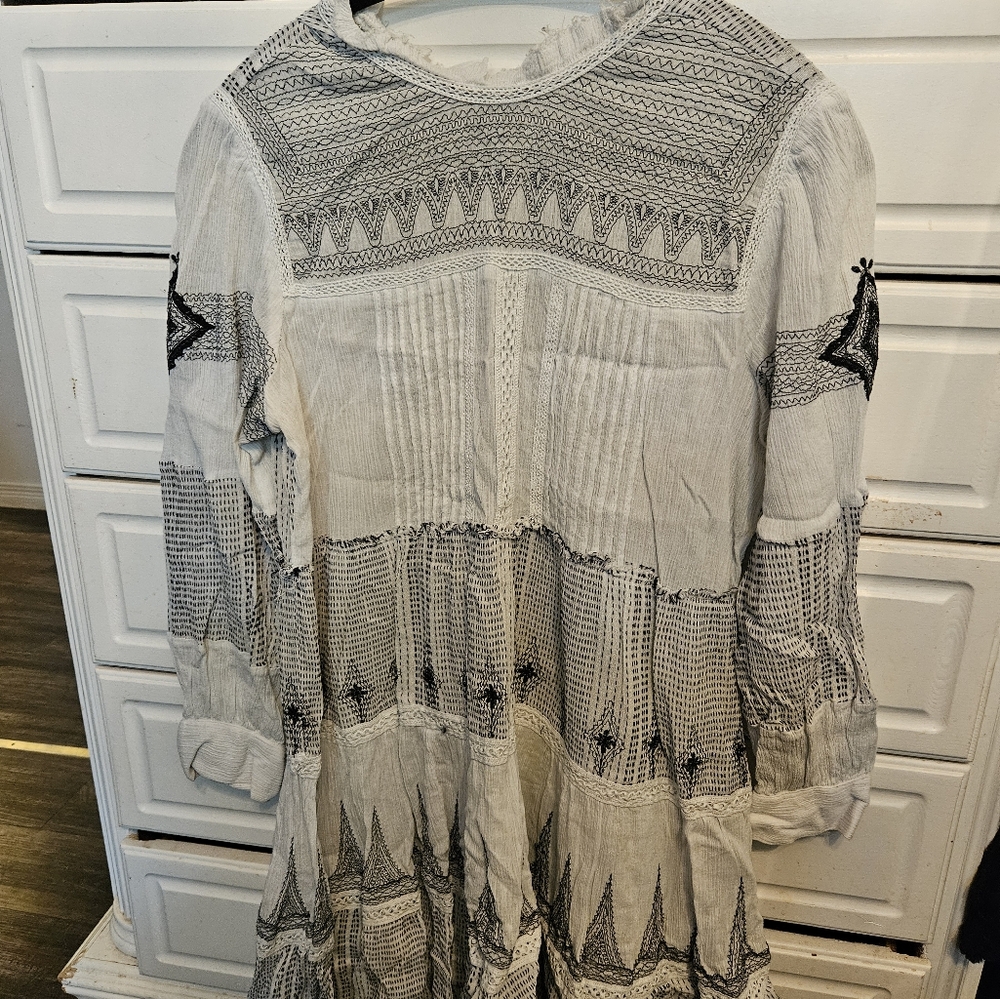 ZARA WOMAN Elegant Black and White Embroidered Dress BOHO